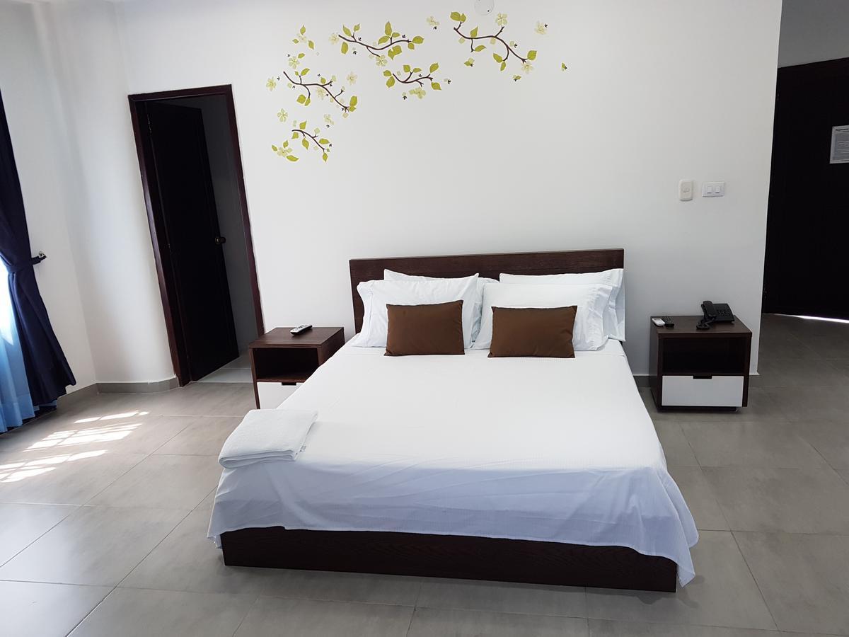 Hotel Plaza Real Montelíbano Zewnętrze zdjęcie