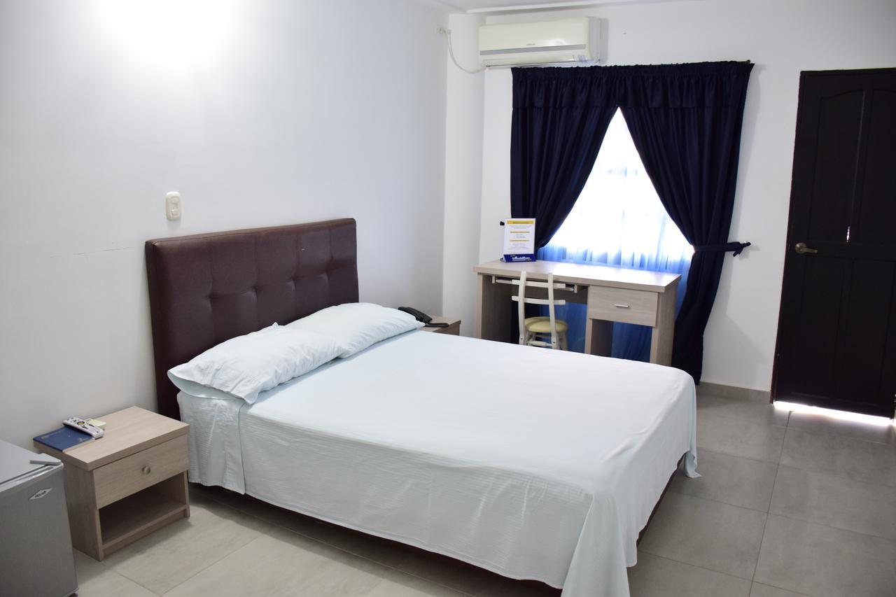 Hotel Plaza Real Montelíbano Zewnętrze zdjęcie